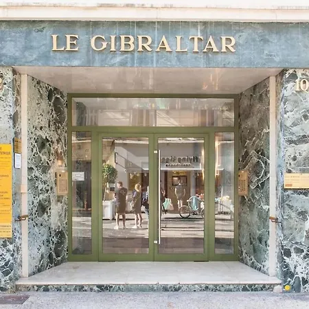 50 Meters From The ! Location In Apartament Nicea