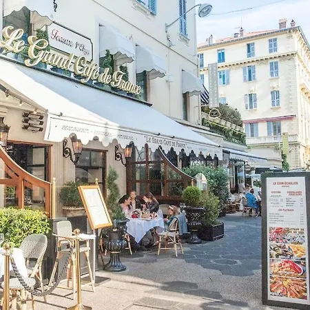 50 Meters From The ! Location In * Nice